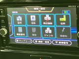 自宅や名称、周辺施設、住所など、目的地をさまざまな方法で検索できます。履歴やジャンルからも選べるため、行き先に合わせて操作しやすく、外出の準備を手軽に進められます。