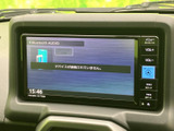 画面にはBluetoothオーディオのメニューが表示され、音楽再生の接続状況を確認できます。手元のボタンから音量調整やメニュー選択ができ、日常の操作も分かりやすい構成です。