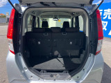 普段のお買い物や通勤、送迎等に十分な荷室スペースを確保しております。セカンドシートを倒すと、大きな荷物の積載も可能です♪