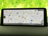 道路や周辺施設が地図上に表示され、現在地周辺を確認しながら目的地への移動をサポートします。画面内の案内を見ながら、慣れない場所へのお出かけにも活用できます。