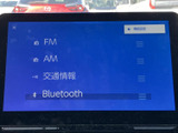FM・AMラジオやBluetoothなど、音楽を楽しむためのメニューを画面上で確認できます。項目が見やすく整理されているため、日々の通勤やお出かけの際にも目的の機能を選びやすい構成です。