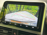 【バックカメラ】駐車時に後方がリアルタイム映像で確認できます。大型商業施設や立体駐車場での駐車時や、夜間のバック時に大活躍!運転スキルに関わらず、今や必須となった装備のひとつです!
