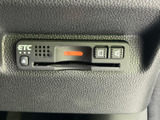 ETC車載器を備えており、対応する料金所ではETCを利用して通過できます。高速道路や有料道路のお出かけに便利で、料金所での支払いの手間を軽減できる装備です。