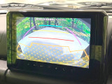 【バックカメラ】駐車時に後方がリアルタイム映像で確認できます。大型商業施設や立体駐車場での駐車時や、夜間のバック時に大活躍!運転スキルに関わらず、今や必須となった装備のひとつです!