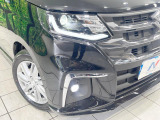 【LEDヘッドライト】悪天候や夜間走行時も良好な視界を確保し安心して運転できる高輝度LEDヘッドライトを装備!点灯速度が早く、消費電力も抑えられています。