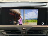 テレビ番組を画面で確認でき、停車中の休憩時間などに映像を視聴できます。画面内に映像が表示されているため、停車時の過ごし方の選択肢として便利です。