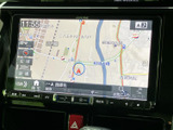 地図上に現在地や周辺の道路、施設名が表示され、位置関係を把握しやすい画面です。目的地までの道順確認や、お出かけ先周辺のチェックに役立ちます。