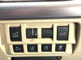 【パワーバックドア】スマートキーや運転席のボタンを押すだけでリアゲートが自動で開閉します!荷物を持っている時や、高い位置にあるバックドアを閉める際に便利な機能です♪