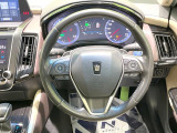 【純正革巻きステアリング】上質な革を使用することで、手にしっかり馴染みとても運転しやすいハンドルです♪