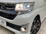【LEDヘッドライト】悪天候や夜間走行時も良好な視界を確保し安心して運転できる高輝度LEDヘッドライトを装備!点灯速度が早く、消費電力も抑えられています。