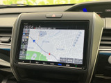 地図上に道路や周辺施設、現在地の目印が表示され、位置関係を確認しやすい画面です。目的地へ向かう際のルート確認にも活用でき、慣れない場所へのお出かけを支えます。