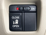 【パワースライドドア】スマートキーや運転席のスイッチでスライドドアの開閉が可能♪電動だから力を入れてドアを開ける必要が無く、小さいお子様でも、重い荷物を持っている時もラクに開け閉めできます♪