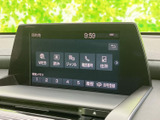 画面には目的地検索や電話番号、住所などのメニューが表示され、行き先に応じて選びやすい構成です。履歴や自宅登録もあり、日常のお出かけを便利にサポートします。