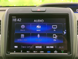 オーディオの選択画面には、ラジオやテレビ、DVD/CDなどの項目が並びます。タッチで使いたい機能を選べるため、画面上でメニューを見比べながら操作できます。