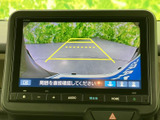 後方の映像に加えてガイド線が表示され、駐車時に車両と周囲との位置関係を確認しやすい画面です。目視とあわせて後方確認をサポートし、車庫入れや切り返しに役立ちます。