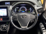 【純正革巻きステアリング】上質な革を使用することで、手にしっかり馴染みとても運転しやすいハンドルです♪