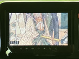 画面でテレビ映像を楽しめる装備です。停車中の休憩時間などに映像を視聴でき、待ち時間の過ごし方に選択肢が広がります。画面表示も見やすく、車内で過ごす時間を快適にサポートします。