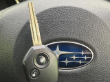 【キーレス】少し離れた場所からでもボタン一つでドアの開錠・施錠ができるのでとっても便利!ドアの鍵穴周りに傷をつけることもありません♪
