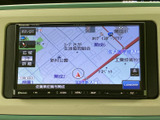 道路や周辺施設の名称が地図上に表示され、現在地の目安や縮尺も確認できます。行き先までの道順を把握しやすく、初めて訪れる場所への移動にも役立つ装備です。