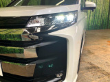 【LEDヘッドライト】悪天候や夜間走行時も良好な視界を確保し安心して運転できる高輝度LEDヘッドライトを装備!点灯速度が早く、消費電力も抑えられています。