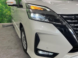【LEDヘッドライト】悪天候や夜間走行時も良好な視界を確保し安心して運転できる高輝度LEDヘッドライトを装備!点灯速度が早く、消費電力も抑えられています。