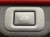 【パワーバックドア】スマートキーや運転席のボタンを押すだけでリアゲートが自動で開閉します!荷物を持っている時や、高い位置にあるバックドアを閉める際に便利な機能です♪