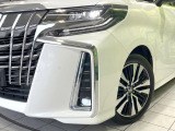 【シーケンシャルターンランプ付きLEDヘッドライト】人気の『流れるウィンカー』付きのLEDヘッドライトを装備♪高級感はもちろん、点灯時は存在感たっぷりで他車からも認識されやすく安心です。