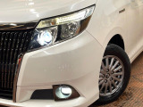 【LEDヘッドライト】悪天候や夜間走行時も良好な視界を確保し安心して運転できる高輝度LEDヘッドライトを装備!点灯速度が早く、消費電力も抑えられています。