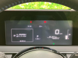 速度やシフト位置、航続可能距離などの情報を一画面に表示。運転に必要な情報をまとめて確認しやすく、警告表示や時刻、外気温も視線を大きく動かさず把握できます。