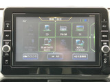 画面からラジオやテレビ、Bluetooth Audioなどの音源を選べるメニューを表示。使いたい項目を見つけやすく、普段の通勤やお出かけなど、さまざまなシーンで音楽やラジオを楽しめます。