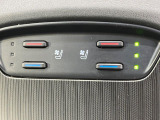 【シートヒーター&ベンチレーション】夏場は涼しい風でお尻や背中の熱やムレを防ぎ、冬はエアコンよりも早く温まってポカポカに!季節を問わず快適に過ごせます。