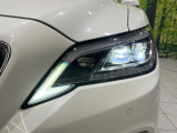【LEDヘッドライト】悪天候や夜間走行時も良好な視界を確保し安心して運転できる高輝度LEDヘッドライトを装備!点灯速度が早く、消費電力も抑えられています。