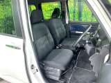 運転席シート廻りは使用感も少なく、良好な状態となっています。丁寧に使われていたことがよくわかりますね。