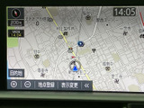 地図画面には現在地や周辺道路が表示され、目的地設定や表示変更などの項目も確認できます。画面上で行き先を探せるため、初めての場所へのお出かけや日常の移動に便利です。