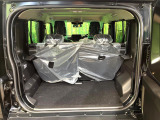 積み下ろしのしやすいデッキにはたっぷりと荷物を積み込んでいただけます。遊びから仕事まで、様々なシーンで頼れます♪