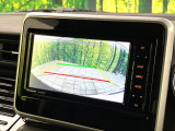 【バックカメラ】駐車時に後方がリアルタイム映像で確認できます。大型商業施設や立体駐車場での駐車時や、夜間のバック時に大活躍!運転スキルに関わらず、今や必須となった装備のひとつです!