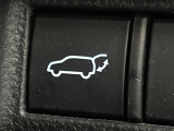 【パワーバックドア】スマートキーや運転席のボタンを押すだけでリアゲートが自動で開閉します!荷物を持っている時や、高い位置にあるバックドアを閉める際に便利な機能です♪