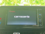 ナビゲーションや音楽などの機能を画面から選べる構成で、表示内容も確認しやすく、日々の移動をサポートする便利な装備として活用いただけます。