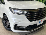 【LEDヘッドライト】悪天候や夜間走行時も良好な視界を確保し安心して運転できる高輝度LEDヘッドライトを装備!点灯速度が早く、消費電力も抑えられています。