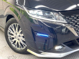 【シーケンシャルターンランプ付きLEDヘッドライト】人気の『流れるウィンカー』付きのLEDヘッドライトを装備♪高級感はもちろん、点灯時は存在感たっぷりで他車からも認識されやすく安心です。