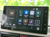 ラジオやテレビ、Bluetooth、USB/iPodなどの選択肢が画面に並びます。使いたい音源をアイコンで確認しながら選べるため、日常の移動でも扱いやすい装備です。
