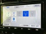 ラジオやディスク、テレビ、Bluetoothなど、複数の音源を画面から選べる仕様です。使いたい音源を一覧から確認でき、普段の移動時間に合わせて音楽や放送を楽しめます。