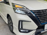 【LEDヘッドライト】悪天候や夜間走行時も良好な視界を確保し安心して運転できる高輝度LEDヘッドライトを装備!点灯速度が早く、消費電力も抑えられています。