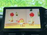 画面でテレビ番組を楽しめる装備です。停車中の待ち時間などに映像を視聴でき、画面を通じて気分転換にも活用できます。お出かけ先での休憩時間をより快適に過ごしたい方におすすめです。