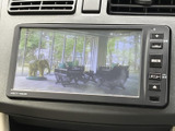 画面でテレビ番組を視聴できる装備です。お出かけの合間など、停車中に映像を楽しみたい場面で活用できます。画面表示を切り替えて使えるのも便利です。