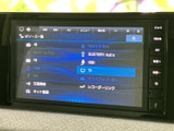 ラジオやBluetooth、テレビなど複数の音源が一覧で表示され、使いたい項目を選びやすい画面です。お好みの音楽や情報に切り替えながら、毎日の車内時間を過ごせます。
