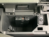 ETC車載器を備えており、高速道路などの料金所ではETCカードを利用した通過をサポートします。料金所での支払いをスムーズにしたい方に便利で、日常のお出かけにも活用できます。