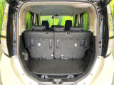 普段のお買い物や通勤、送迎等に十分な荷室スペースを確保しております。セカンドシートを倒すと、大きな荷物の積載も可能です♪