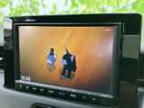 画面でテレビ番組を楽しめる装備を備えています。停車中の休憩時間などに映像を視聴でき、車内で過ごすひとときをより快適に活用できます。視聴時は停車してご利用ください。