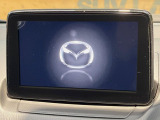 【マツダコネクトナビ】車内の雰囲気にマッチした一体型タイプのナビ。各種車輌設定やBluetooth再生等、様々な機能が楽しめます。直感的なダイヤル操作が可能で、使い勝手も良好です。
